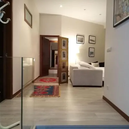 דירה Beautiful And Cozy Modernist With Garage In *