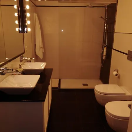 דירה Beautiful And Cozy Modernist With Garage In